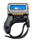 Honeywell 8675i văzut din față: fereastra de citire în rama argintie, contactele aurii și inelul cu curea